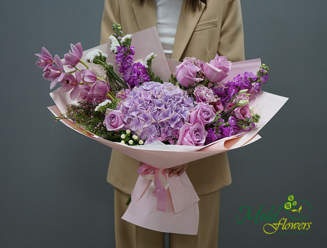Букет с гортензией и розовой орхидеей Фото